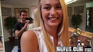 Mofos - I Know That Girl - Late for a blowjob starring  Natalia Starr